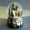 Фото 1 - Снігова куля Будиночок лісника (з обертанням, мелодією та підсвічуванням, D 10 см)