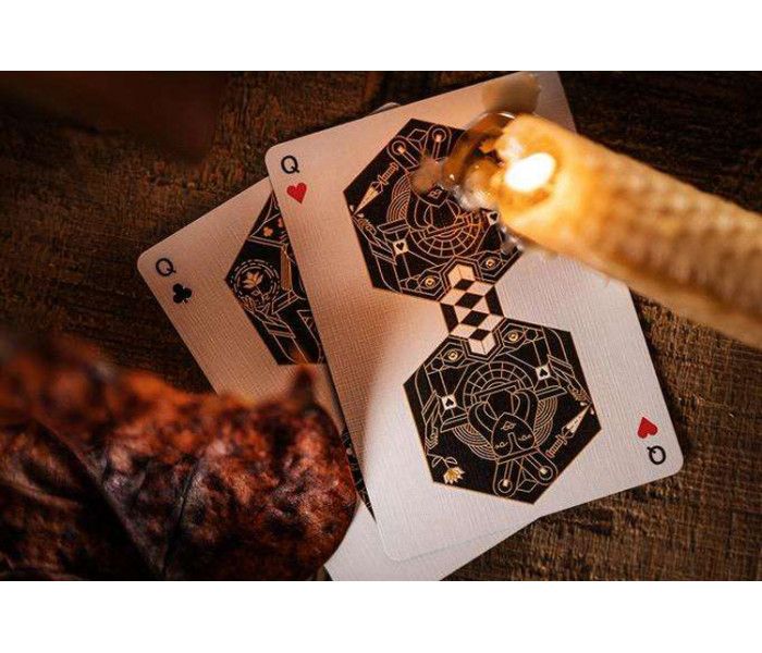 Игральные карты Queen Bee от Ellusionist