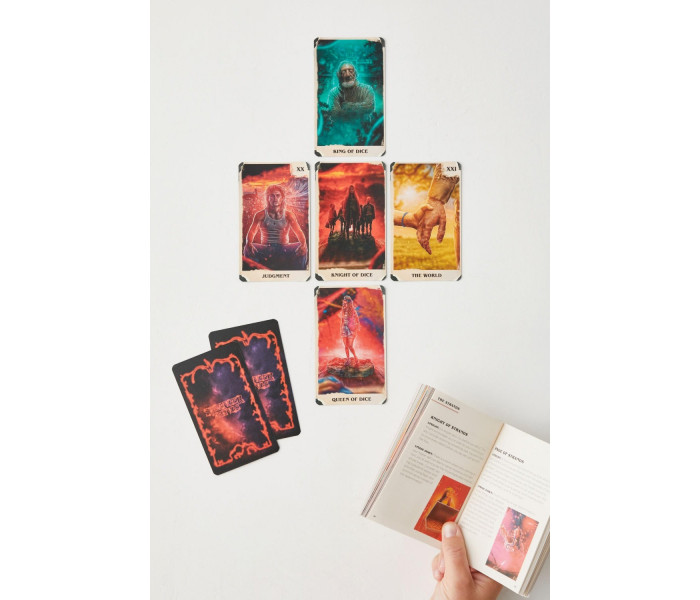 Таро Странные Дела - Stranger Things Tarot. Insight Editions