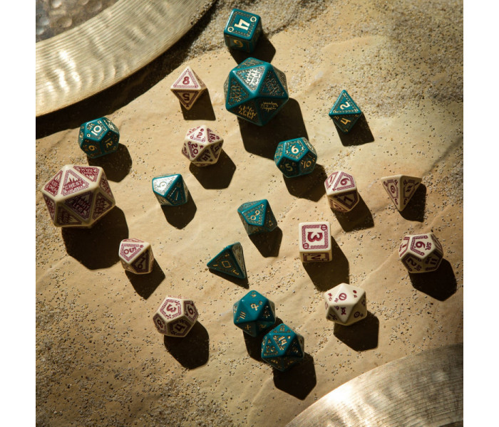 Кубики RPG RuneQuest Beige & burgundy Dice Set. Q WORKSHOP (SRQU02)